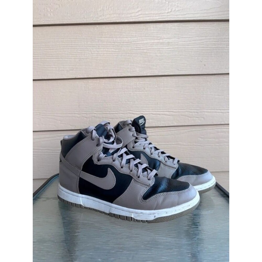 Women’s Nike Dunk High Moon Fossil